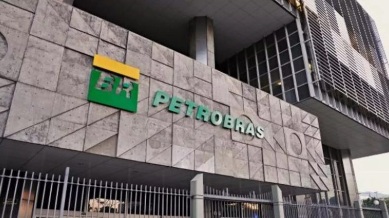 Petrobras encontra novo poço de petróleo de alta qualidade no