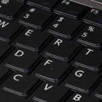 Por que os teclados não seguem a ordem alfabética? Descubra