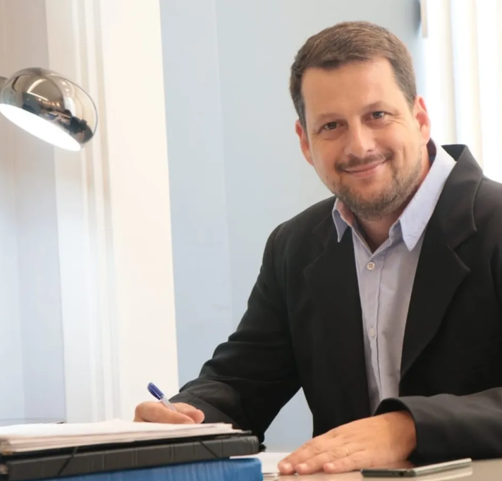 Prefeito de Paulo de Frontin tem mandato cassado por contratação