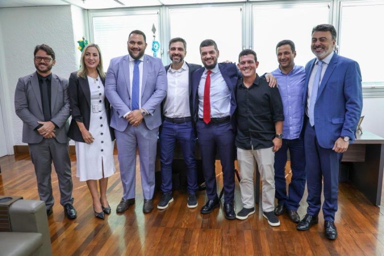 Prefeitos do interior reforçam apoio a Rodrigo Bacellar em momento