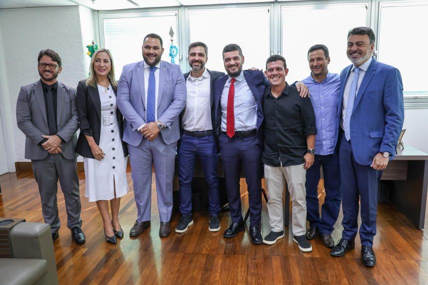 Prefeitos do interior reforçam apoio a Rodrigo Bacellar em momento