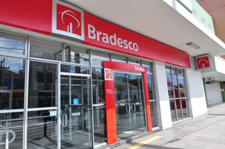 Procon move ação para impedir fechamento de agências do Bradesco