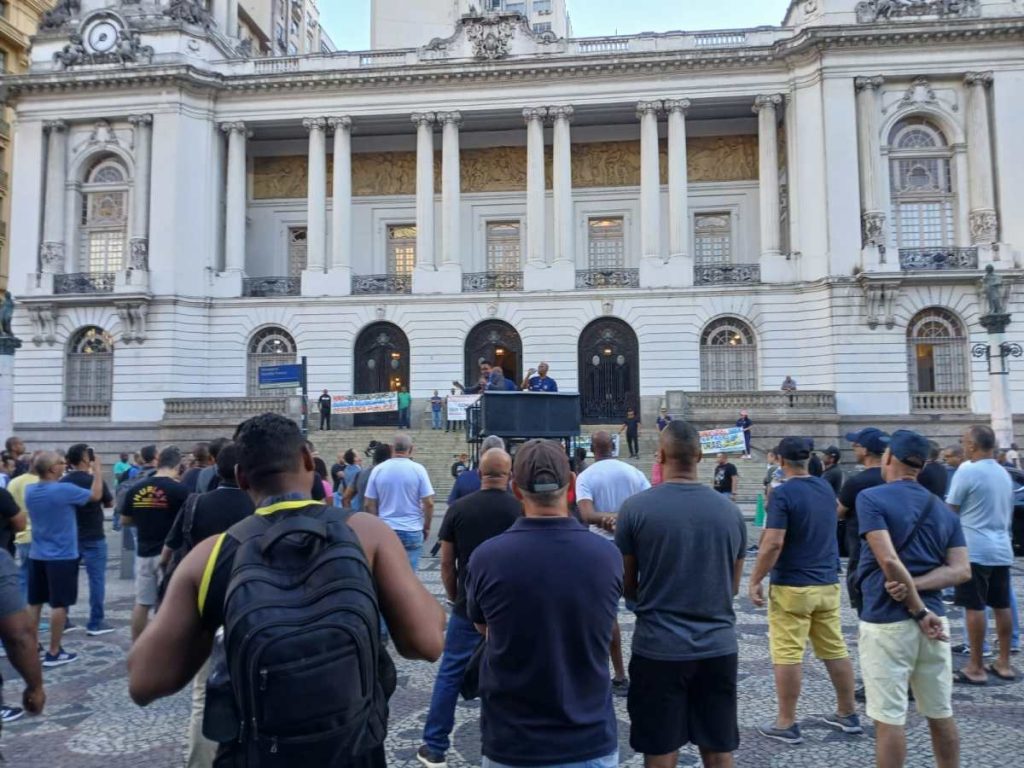 Protestos marcam trabalho da Câmara do Rio nesta terça-feira (20)