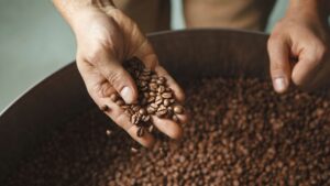 Qual a relação entre cafeína e ataques de pânico?