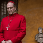 Qual é a origem das palavras “papa” e “conclave”?