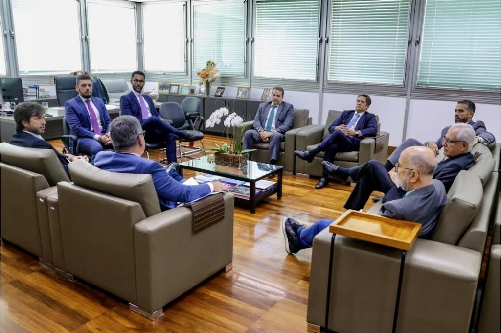 Rodrigo Bacellar retoma articulação sobre concursados da PM de 2014