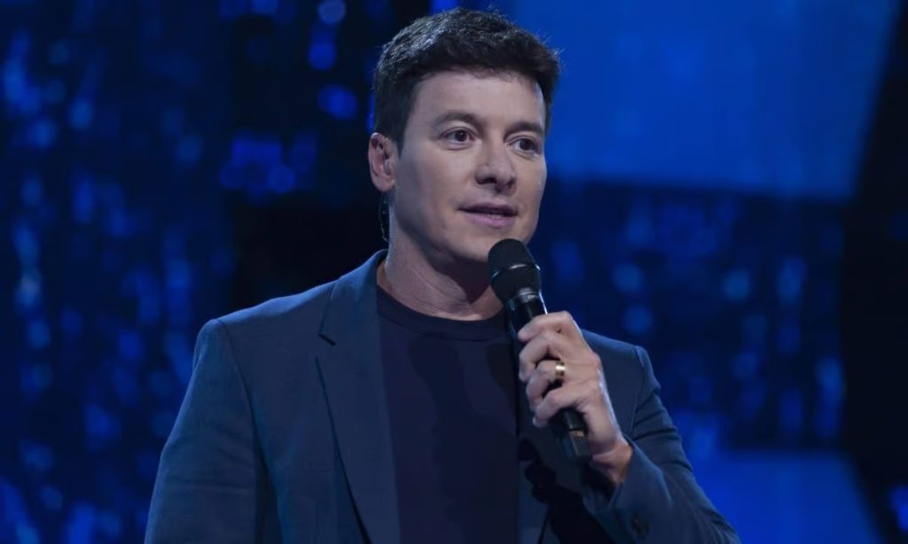 Rodrigo Faro diz não para emissoras de TV e toma