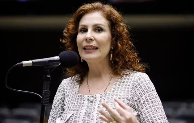 STF forma maioria para condenar Carla Zambelli a 10 anos