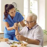 SUS amplia arsenal contra Alzheimer com novo medicamento para quadros