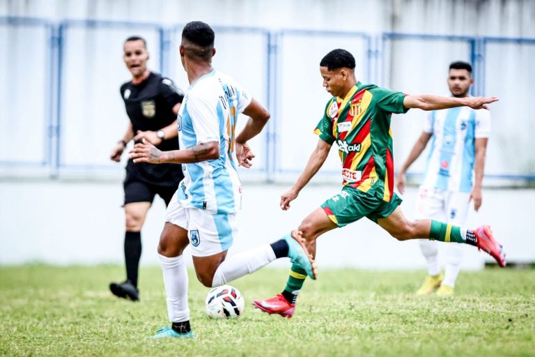 Sampaio impõe derrota ao Maracanã, fora de casa, e entra