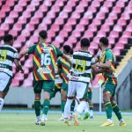 Sampaio larga na frente, mas vacila e cede empate ao