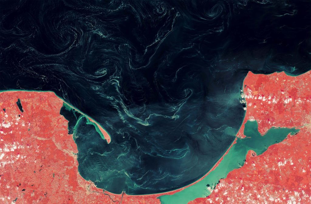 Satélite flagra formação enigmática girando no Mar Báltico