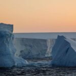 Satélite flagra maior iceberg do mundo encalhado perto de ilha