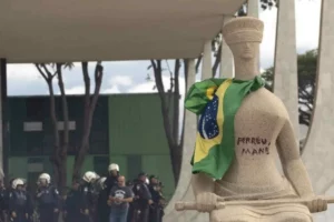 Segundo pesquisa, 70% consideram injusta pena por pichação do batom