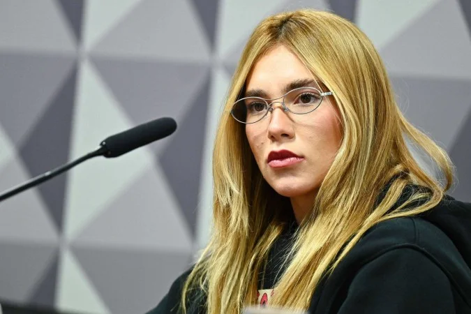 Senado aprova PL que proíbe atletas, artistas e influenciadores em
