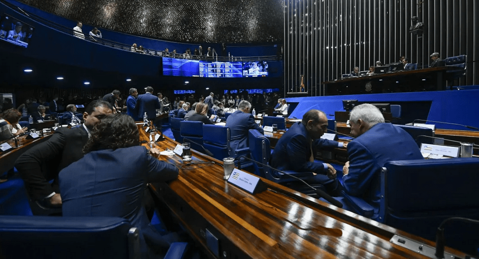 Senado já tem 55 pedidos de impeachment de ministros do