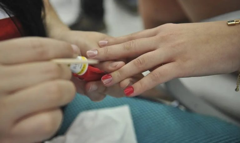 Setor de serviços cresce pelo segundo mês seguido e se