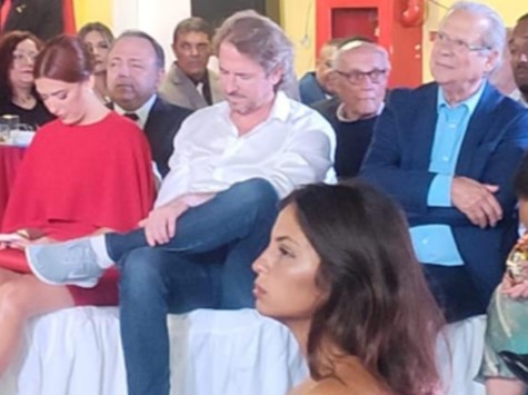 Símbolos do petismo e do bolsonarismo lado a lado… Só