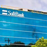 SoftBank acelera investimentos em IA após reverter prejuízo bilionário