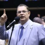 Sóstenes se recusa a explicar fala sobre emendas e invoca