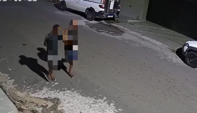 Suspeitos de furto e receptação de portão de alumínio são