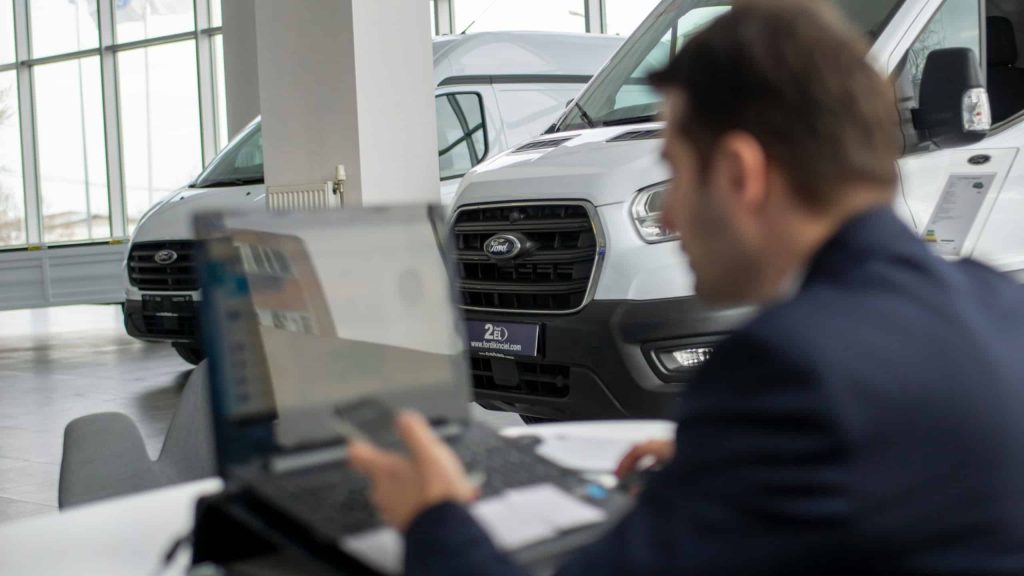 Tabela KBB ou Fipe? Veja como consultar o valor de