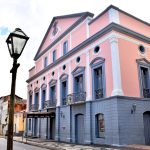 Teatro Arthur Azevedo celebra 208 anos com programação aberta ao