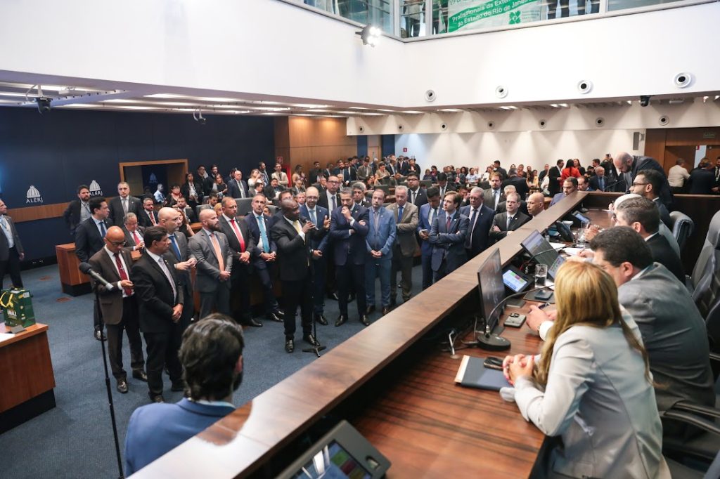 Thiago Pampolha é aprovado com a resistência de 12 parlamentares;