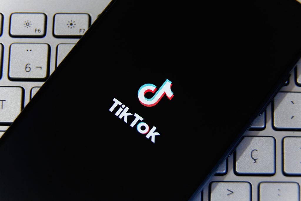 TikTok se dispõe ao diálogo com Brasil após críticas de