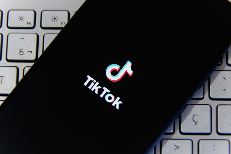 TikTok se dispõe ao diálogo com Brasil após críticas de