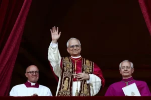 Trump usa redes sociais para parabenizar papa Leão XIV, o