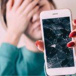 Vale a pena consertar um celular antigo?