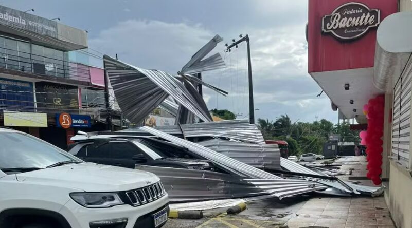 Vento forte causa estragos em São Luís após chuvas intensas