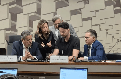 Vídeo: Influenciador joga tigrinho durante CPI das Bets e ganha