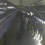 Vídeo mostra reação de passageiros com morte de homem no