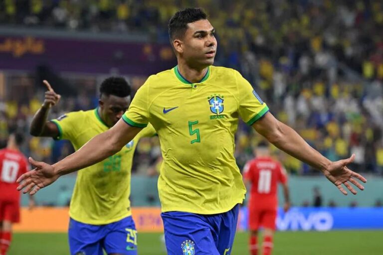 Volta de Casemiro é a novidade na lista dos 23