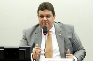 Wolney Queiroz assume Ministério da Previdência após demissão de Lupi