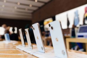 iPhone pode ficar mais caro mesmo com acordo entre EUA