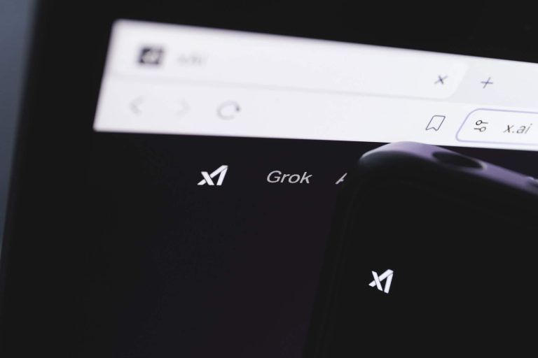 xAI culpa falha interna por respostas polêmicas do Grok