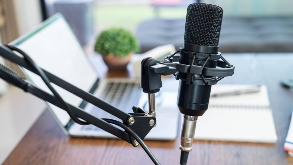 5 melhores microfones para podcast em 2025