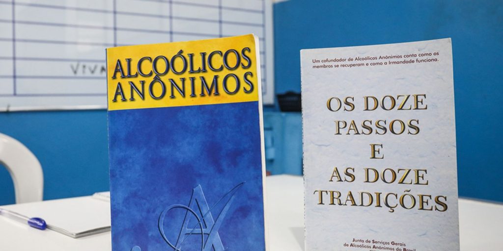 Alcoólicos Anônimos, que faz 90 anos, ganha mais participação feminina