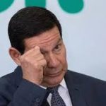 Alexandre de Moraes manda senador Mourão esclarecer telefonema de Bolsonaro antes