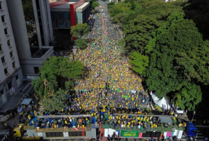 Aliados minimizam baixa adesão a ato de Bolsonaro, enquanto oposição