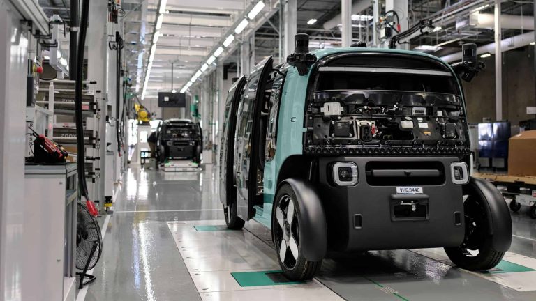 Amazon acelera produção de robotáxis e se prepara para estreia