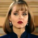 Antônia provoca e agride Paulina na prisão