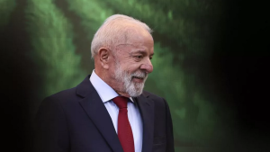 Após derrota no Congresso, Lula defende justiça fiscal e critica