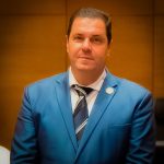 Após ser acusado de agir em defesa das empresas de