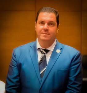 Após ser acusado de agir em defesa das empresas de
