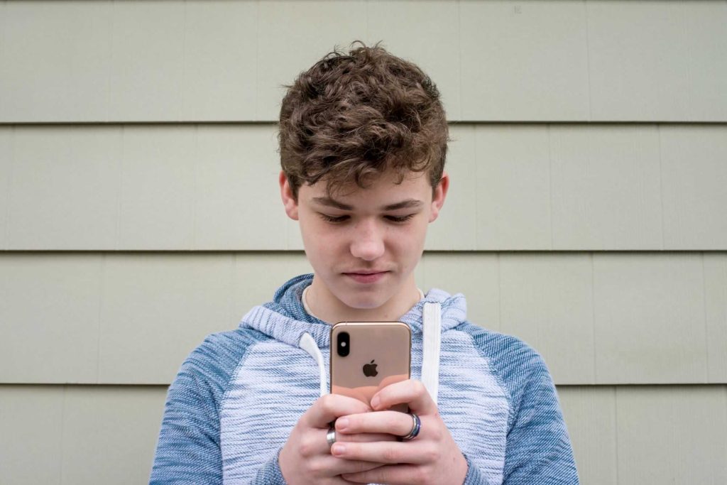 Apple anuncia novos recursos de segurança infantil em seus dispositivos