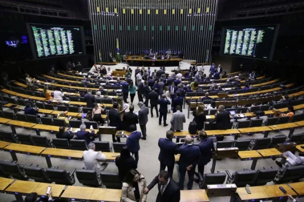 Aumento de cadeiras na Câmara é pauta no Congresso